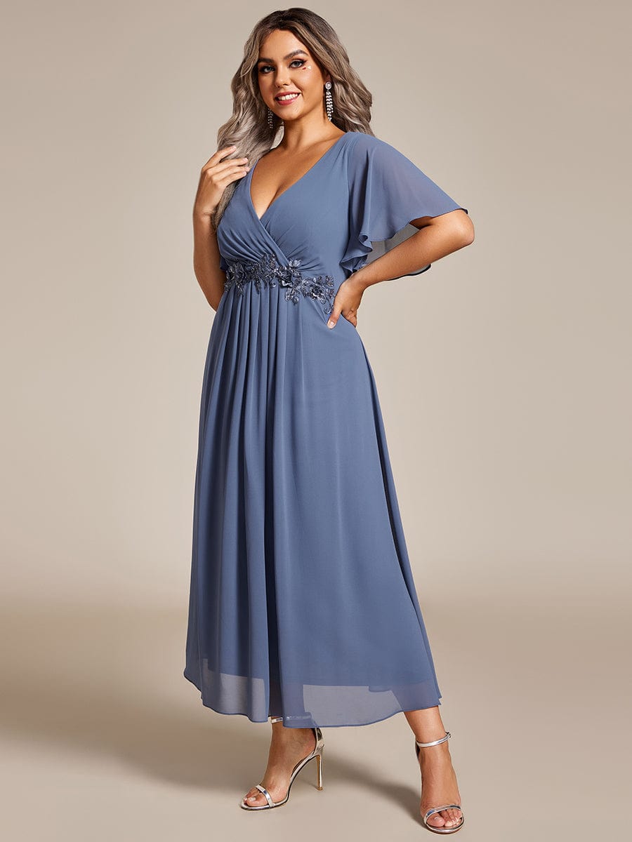 Plus Size Elegant Short Sleeves V-Neck Floral Applique Wedding Guest Dress  #color_Dusty Navy