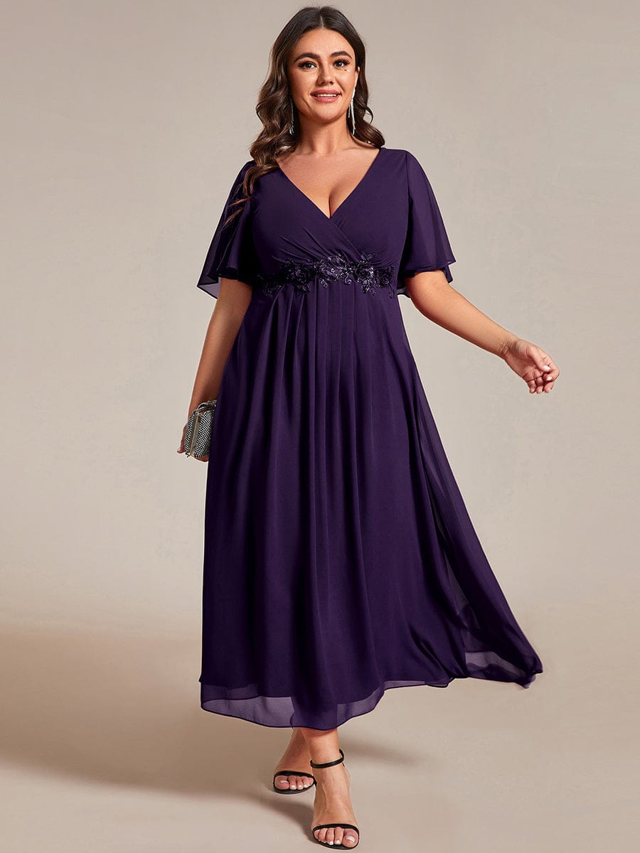 Plus Size Elegant Short Sleeves V-Neck Floral Applique Wedding Guest Dress  #color_Dark Purple