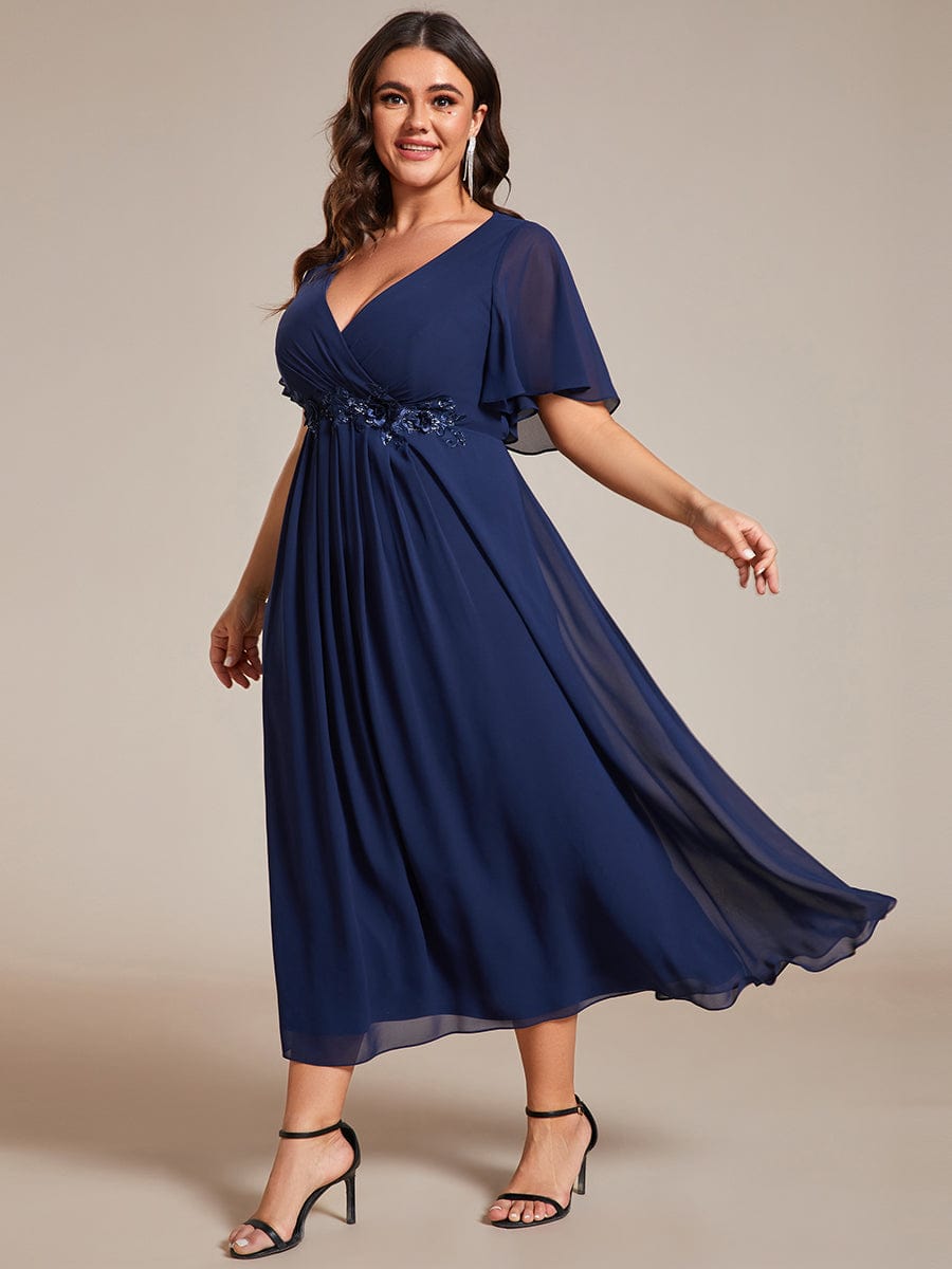 Plus Size Elegant Short Sleeves V-Neck Floral Applique Wedding Guest Dress  #color_Navy Blue