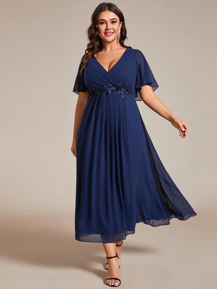 Plus Size Elegant Short Sleeves V-Neck Floral Applique Wedding Guest Dress  #color_Navy Blue